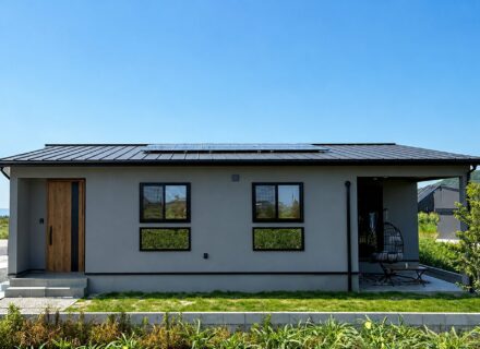 塗り壁が美しい、心地よい平屋